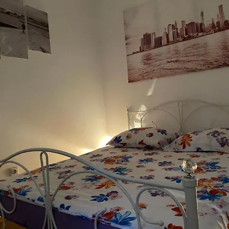 Rossa Apartment